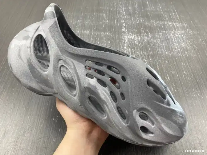 MX Granite IE4931 Yeezy Foam Adidas RNR 0520